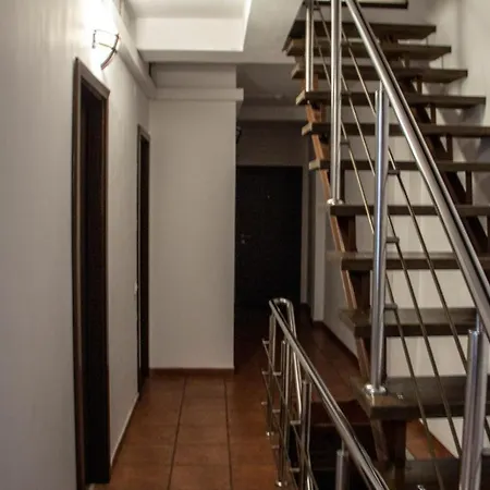 Happy Hotel 2*