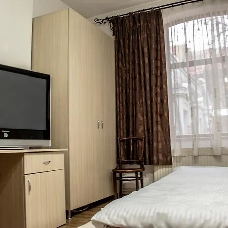 Happy Hotel 2*