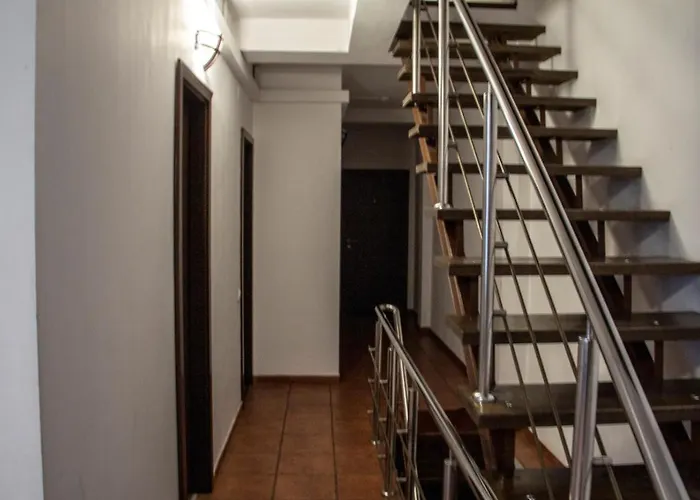 Happy Hotel 2*