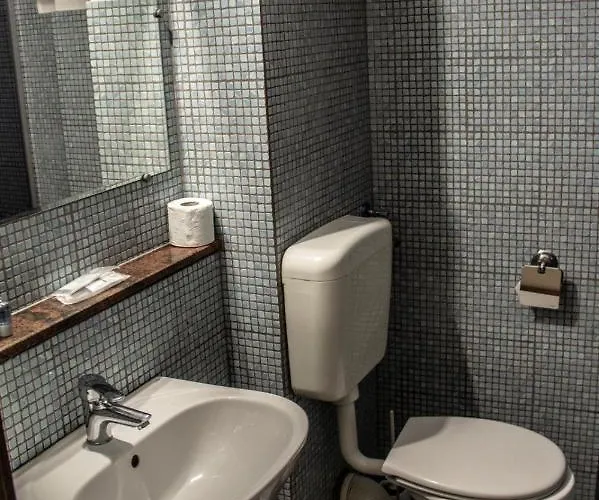 Happy Ξενοδοχείο 2*